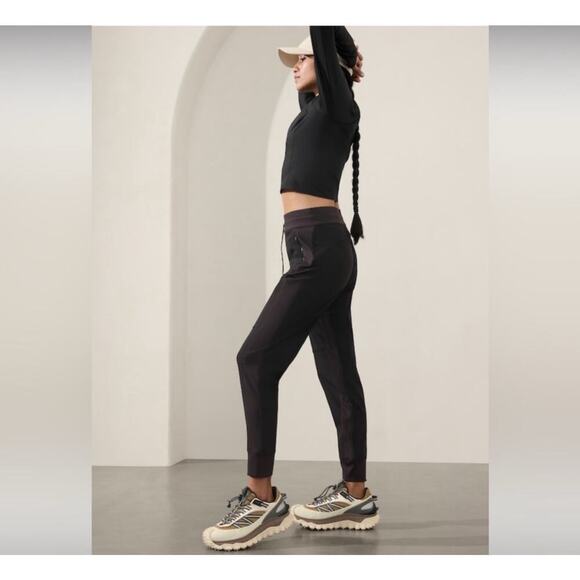 Athleta Women's Black Headlands Hybrid Trek Jogger Size 8 - Picture 5 of 9